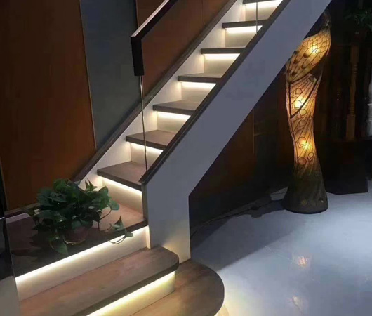 實(shí)木樓梯